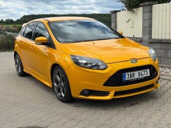Ford Focus ST 2.0 T 2013 electric gold