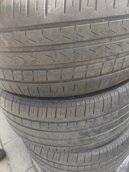 Pirelli 235/5 r18 letni