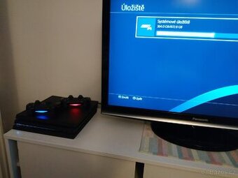 Playstation 4 Pro 1T . 2 ovladače + hry
