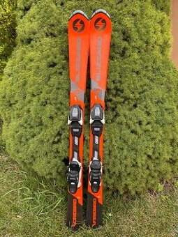 Juniorské lyže Blizzard Firebird JR s vázáním Marker, hůlky