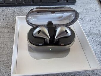 Samsung Galaxy Buds3 stříbrné