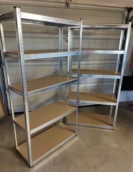 Skladové kovové regály