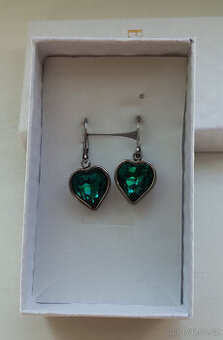 krásné náušnice se smaragdovým zirkonem