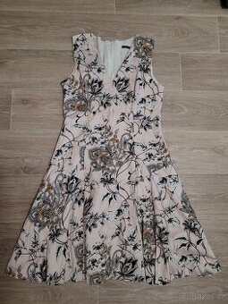 Pěkné šaty kytičkové vel.M/L,Zn.Orsay