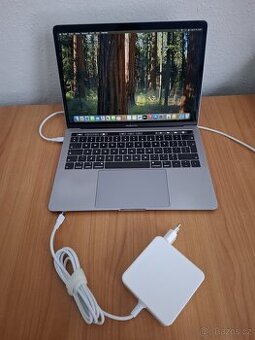 MacBook PRO 13 palců i7 8.Gen 16 RAM 512SSD v TOP stavu