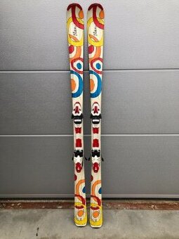 Dámské carvingové lyže Elan Hotspice 160cm