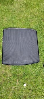 Škoda Octavia 4, plastová vana do kufru