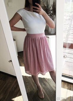 Společenské letní šaty s krajkovou sukní