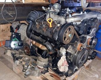 Motor a převodovka 2.5 Tdi 132kw BAU