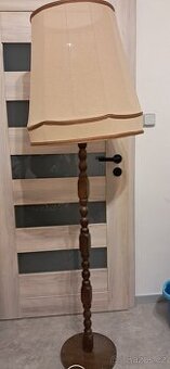Lampa retro krásná zachovala