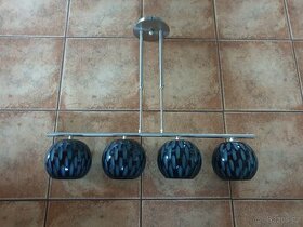 Skleněný lustr a lampičky