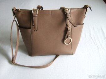Kabelka hnědá.