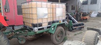 Valník s IBC nádržemi