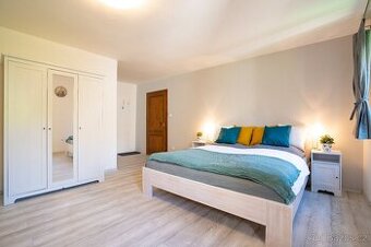 Jedno a dvoulůžkové postel včetně matrací