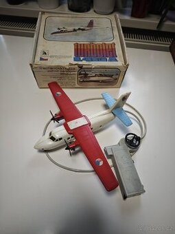 Stará retro hračka letadlo KDN turbolet L 410A