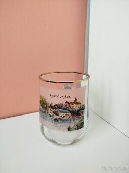 UPOMÍNKOVOU SKLENICE Z LEDČE NAD SÁZAVOU