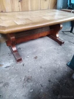 Konferenční stolek