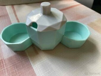 Retro solnička plastová