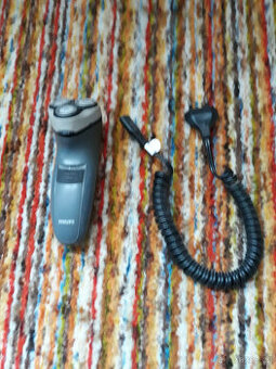 Holící strojek Philips - 3 hlavy