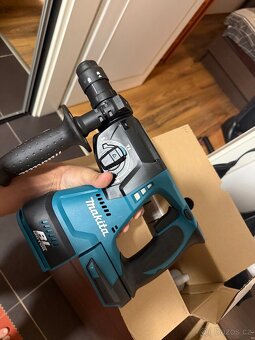 Akumulátorové kombinované kladivo MAKITA DHR243Z 18 V