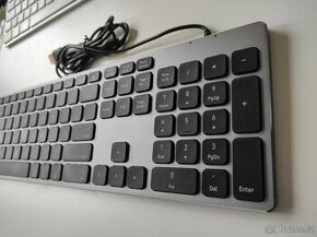 Hliníková klávesnice Windows