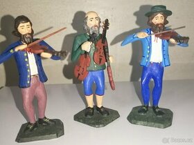3 figurky pro betlém - 2 houslisté a výrobce-prodejce houslí