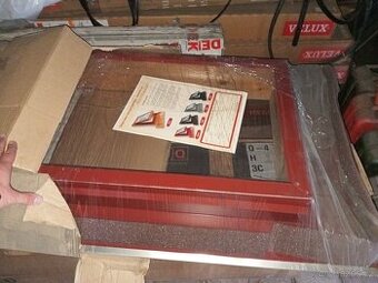 Střešní výlez (vykýř) KM Beta 450x730mm červený