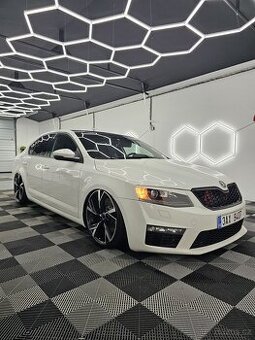 Octavia 3 rs benzín air 380hp