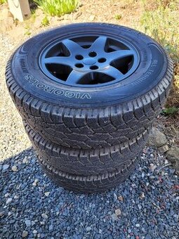 Sada kol R16 5x114.3 s pneu 245/70/16 na Jeep a jiné.