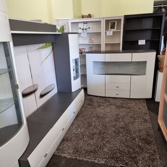 Kvalitní značková obývací stěna s komodou rozměry viz foto