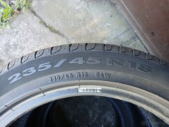 2ks letní pneu 235/45 r18