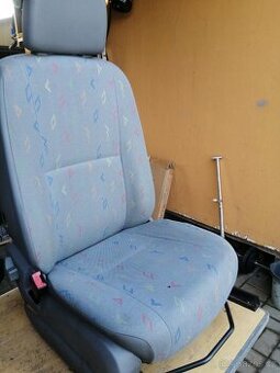 VW CRAFTER - SEDAČKA ŘIDIČE