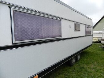 Velký dvouosý karavan Dethleffs