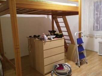Patrová postel 140x220 z masivu, se schody