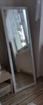Zrcadlo stojici