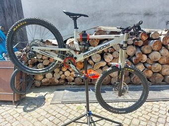 Prodám Sjezdové kolo Morewood Makulu