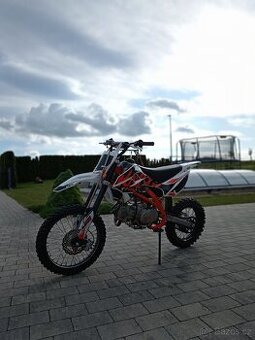 Prodám motorku Pitbike Kayo 140TT - STÁLE V ZÁRUCE