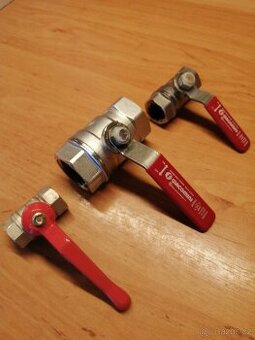 Kulový ventil voda "Giacomini" 1",1/2"