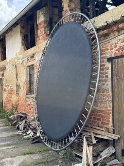 trampolína