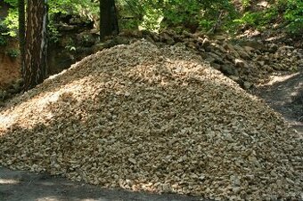 Drcený pískovec (nezahliněný)