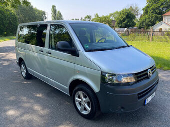 VW Transporter 2.0 tdi 103 kw,8 míst,serviska,1.maj.