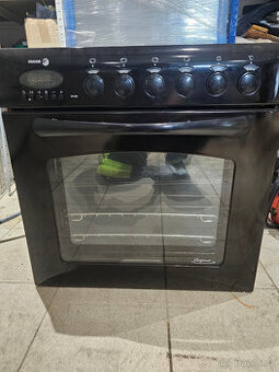 2x trouba ... AEG a Electrolux
