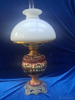 Petrolejová lampa z majoliky