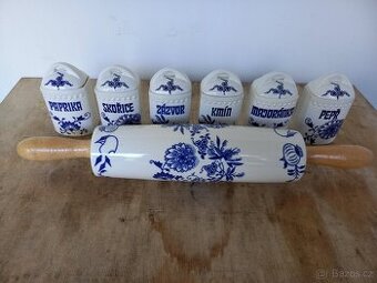 Porcelánové kořenky modro bílé s válečkem