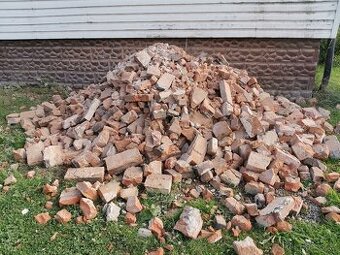 Stavební suť - cihly, omítka