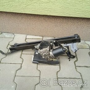 Kia Carnival- pohon kufrových dveří.