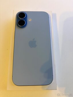 Zánovní iPhone 17 256 GB Mist Blue + příslušenství