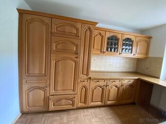 Hnědá kuchyňská linka z Německa se spotřebiči