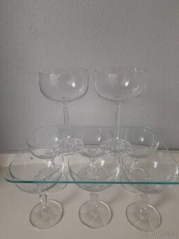 Sada 8 retro vintage sklenic na šampaňské