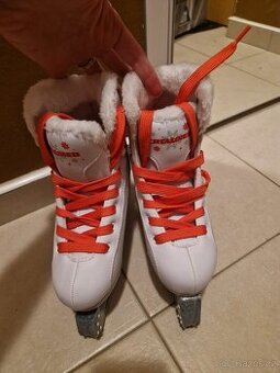 Dětské lední brusle crowned